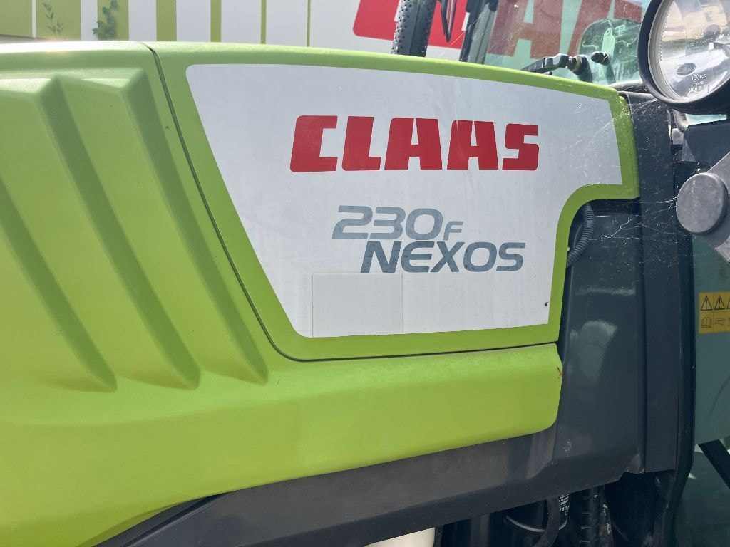 Tracteur etroit CLAAS NEXOS 230 F - photo slide 26