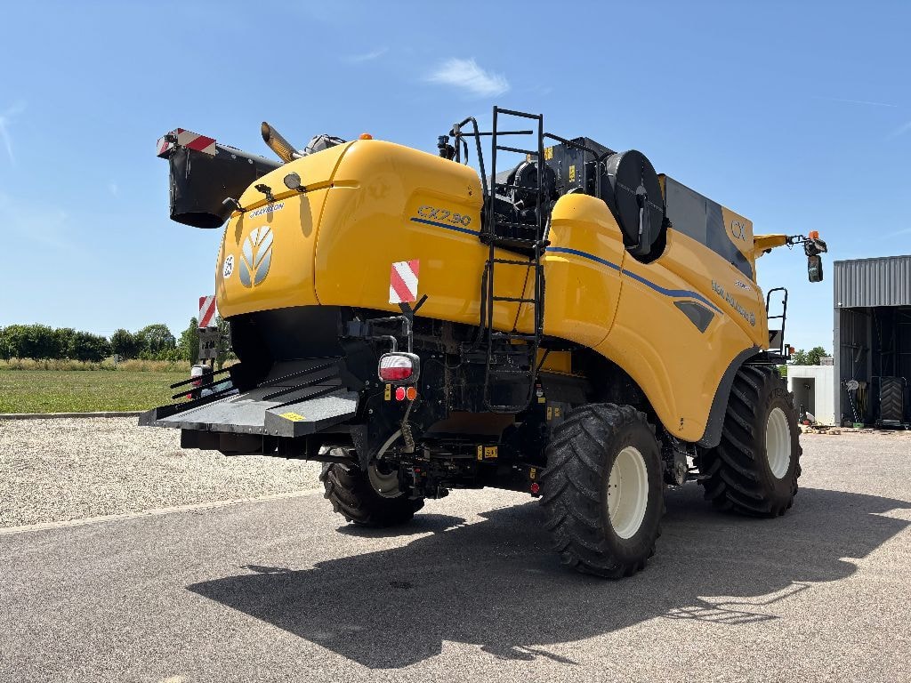 Moissonneuse NEW HOLLAND CX7.90 - photo slide 12