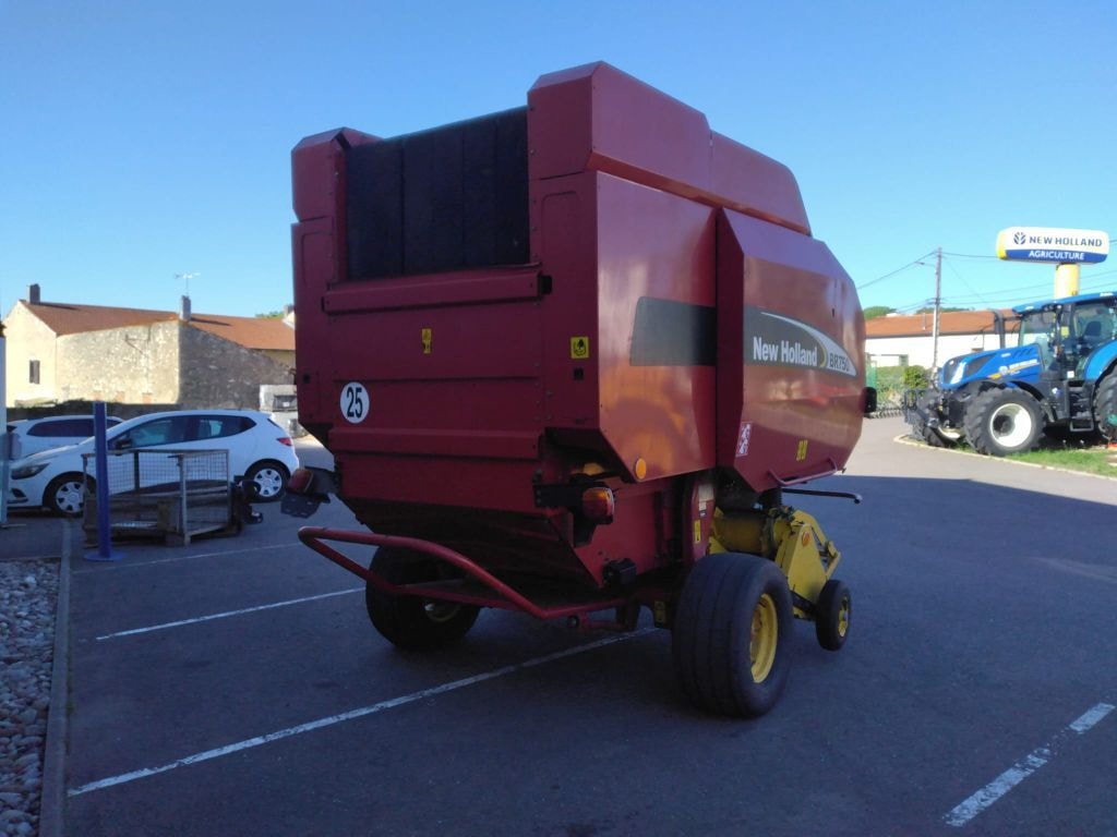 Presse balles rondes NEW HOLLAND BR 750 - photo slide 3