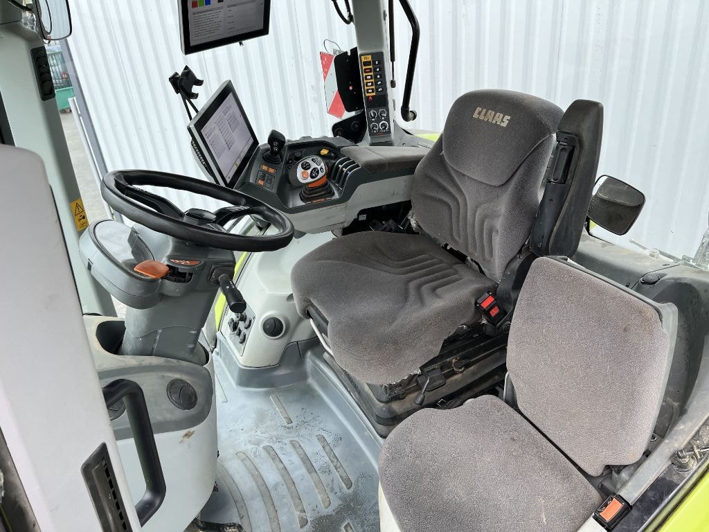 Tracteur CLAAS AXION 850 CEBIS  - photo slide 8