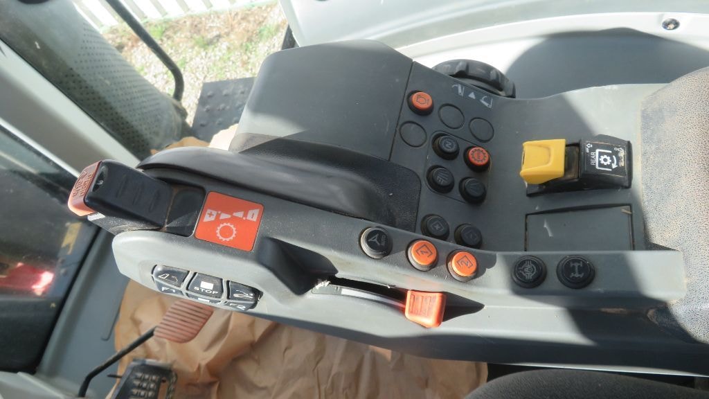 Tracteur CLAAS ARION 610 cis - photo slide 18