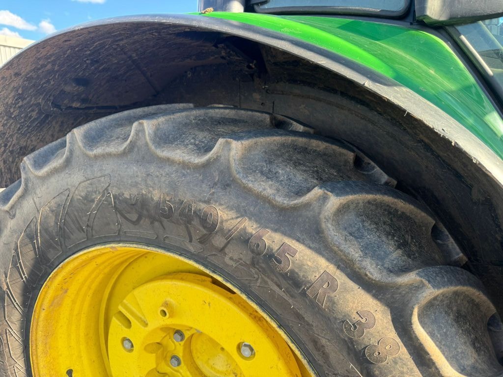 Tracteur chargeur JOHN DEERE 6100M - photo slide 12