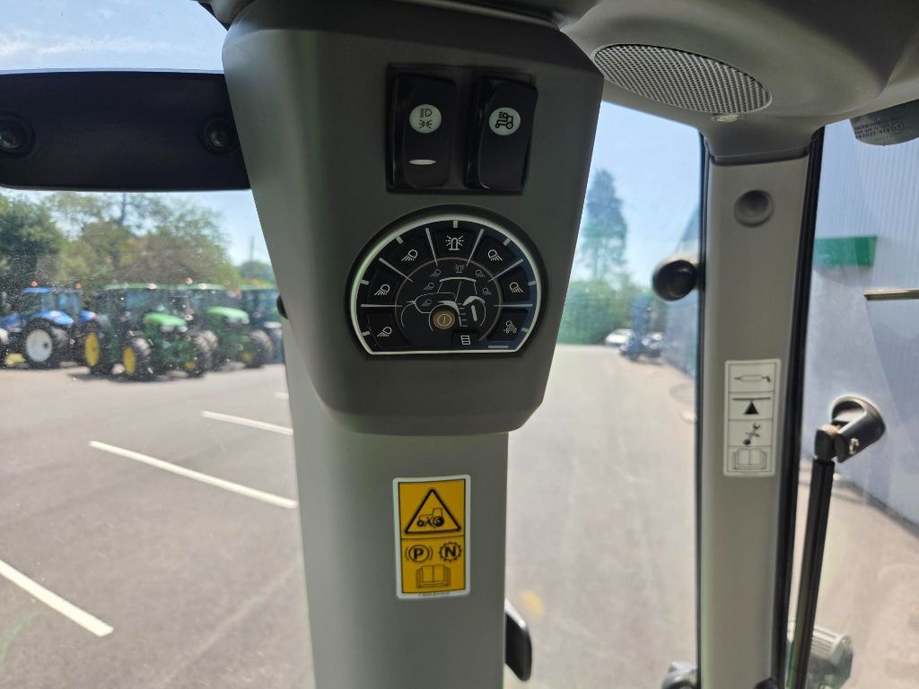 Tracteur chargeur DEUTZ FAHR 6165 AGROTRON TTV - photo slide 33