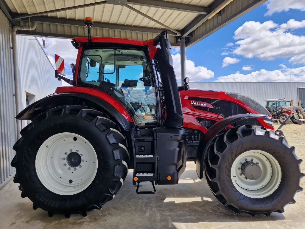 Tracteur VALTRA Q245 - photo slide 15