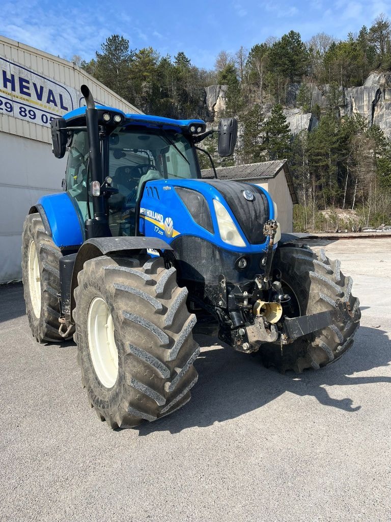 Tracteur NEW HOLLAND T7.225 AC    N°1 - photo slide 1