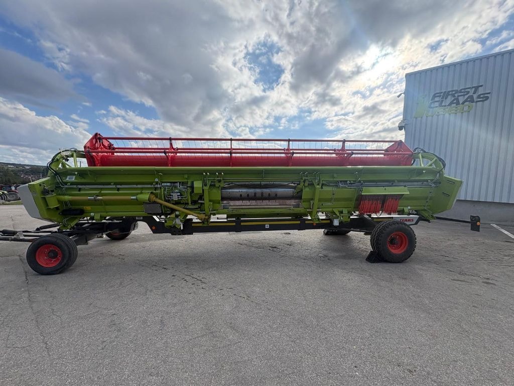 Moissonneuse CLAAS TRION 730 - photo slide 24