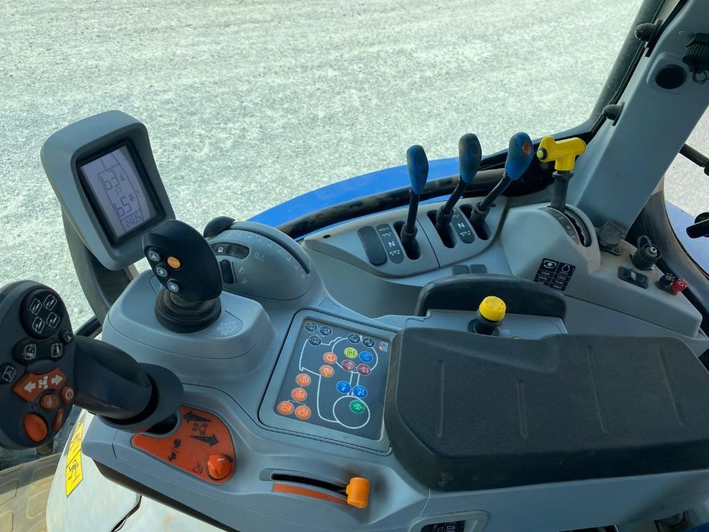 Tracteur NEW HOLLAND T6.145 - photo slide 10