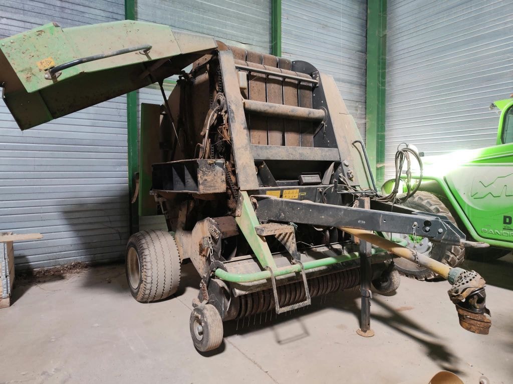 Presse balles rondes DEUTZ FAHR Rb 4.90 - photo slide 1