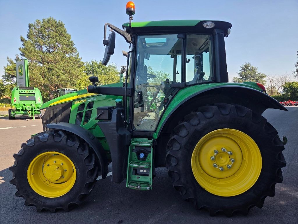 Tracteur chargeur JOHN DEERE 6100M - photo slide 11