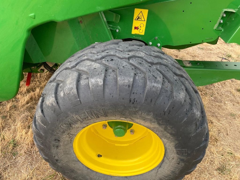 Presse balles rondes JOHN DEERE V451m  - photo slide 10
