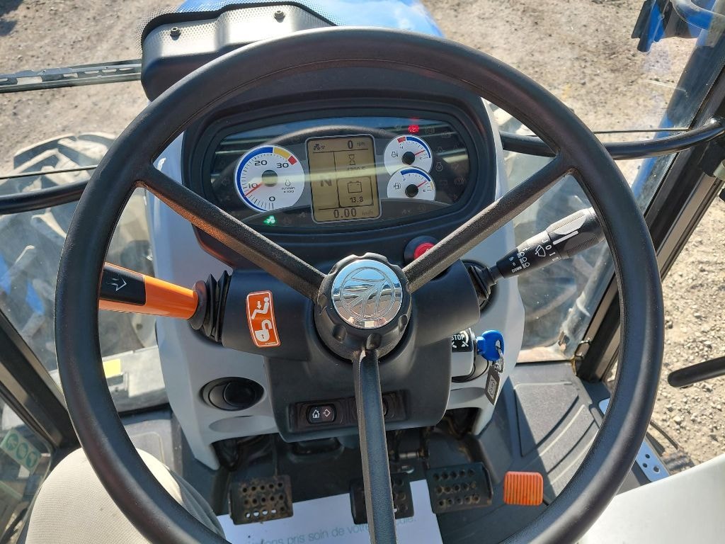 Tracteur NEW HOLLAND T 5 105 DC - photo slide 8