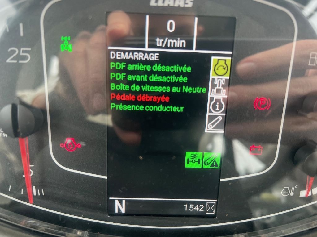 Tracteur CLAAS Nexos 240 m - photo slide 21
