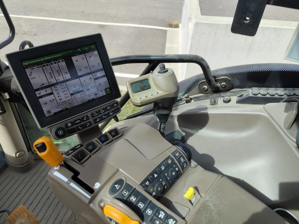 Tracteur JOHN DEERE 6135R - photo slide 10