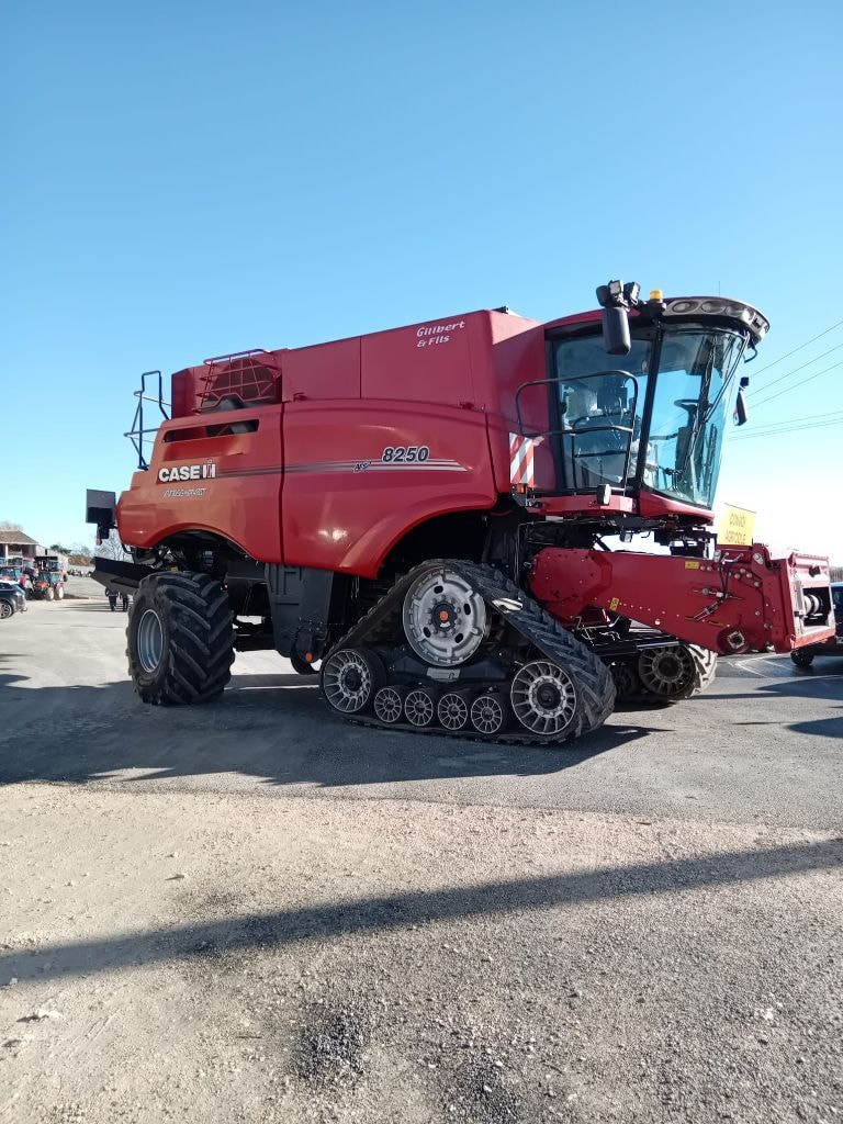 Moissonneuse CASE IH AXIAL-FLOW 8250 - photo slide 5
