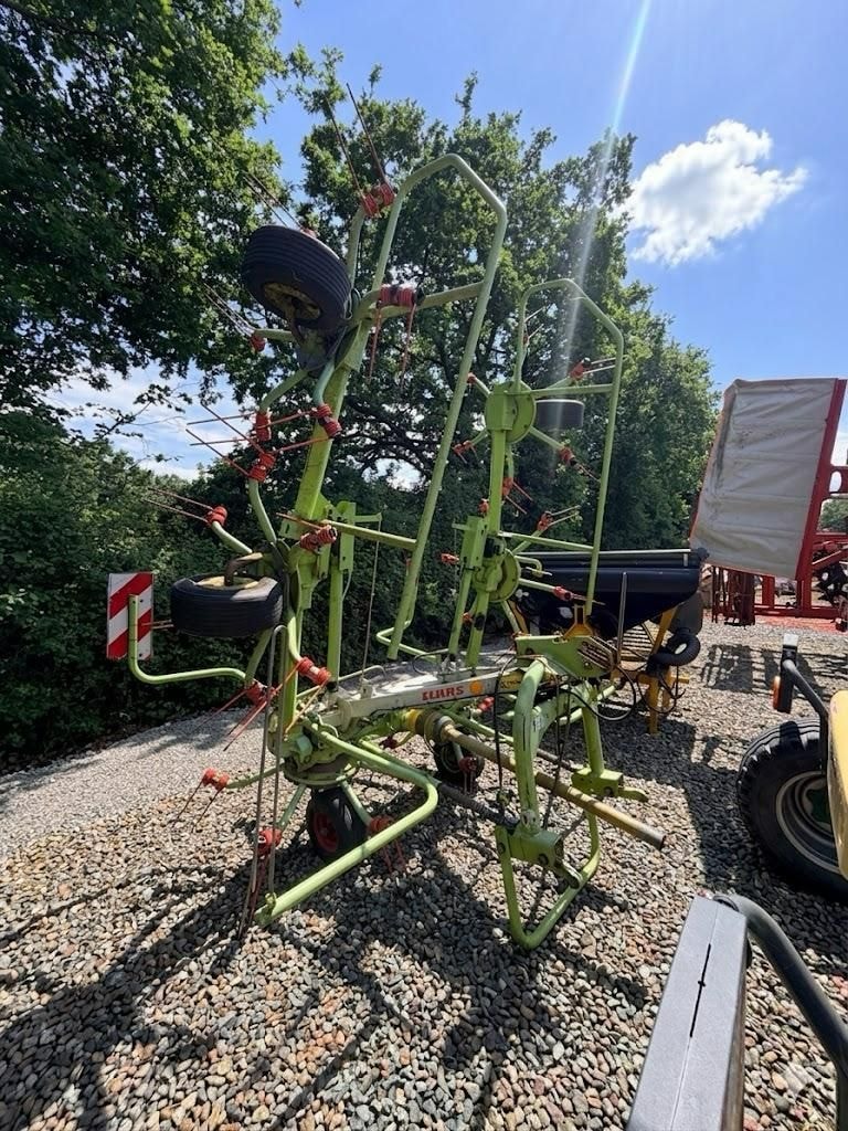 Faneuse CLAAS VOLTO 670 - photo slide 1