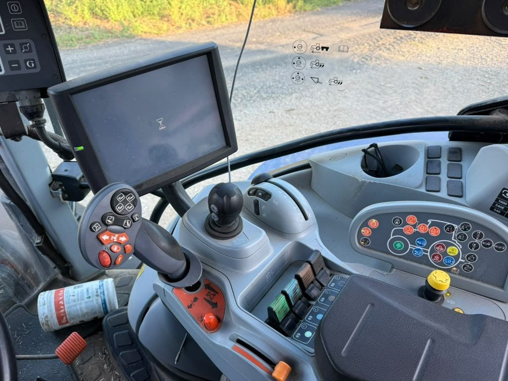 Tracteur NEW HOLLAND T6 145 Autocommand - photo slide 12