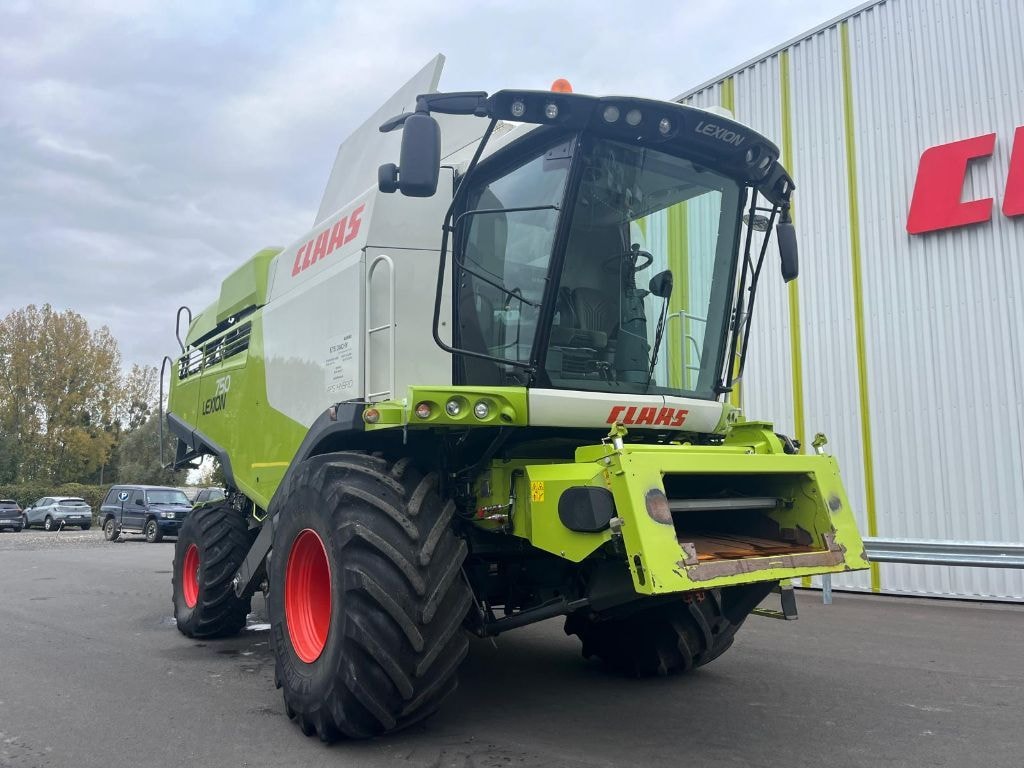 Moissonneuse CLAAS LEXION 750 - photo slide 1