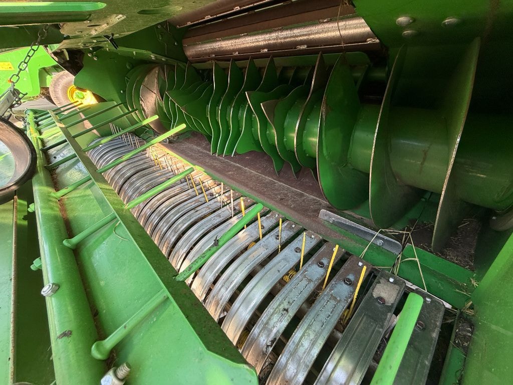 Presse balles rondes JOHN DEERE V461m - photo slide 3