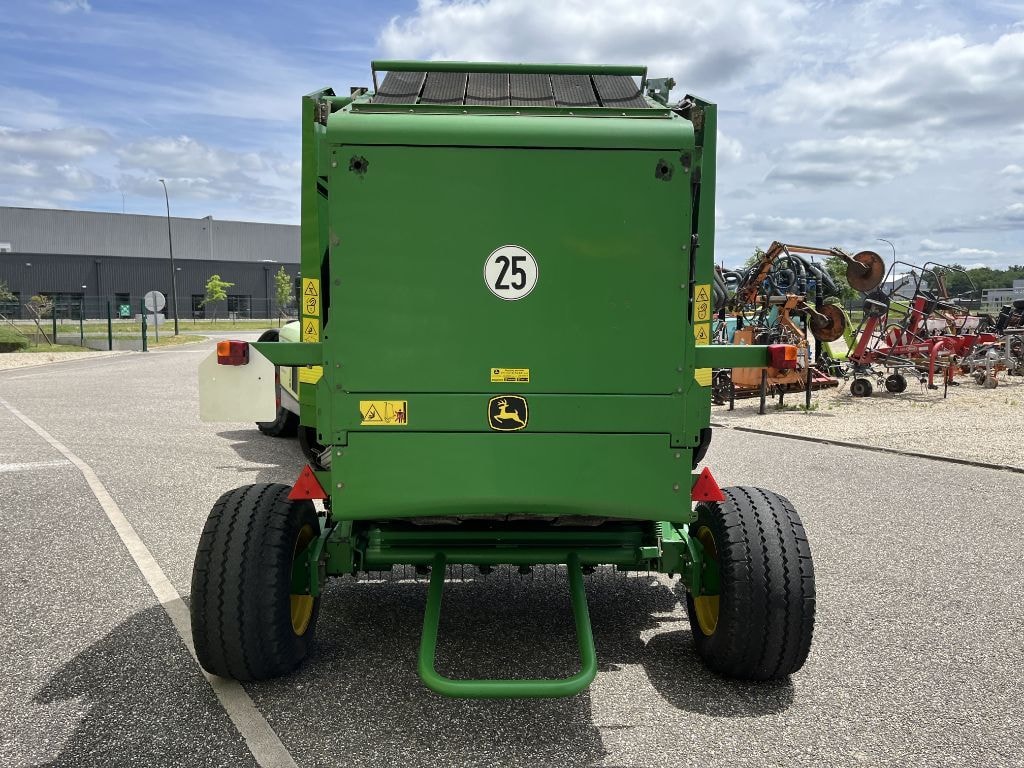 Presse balles rondes JOHN DEERE 582 - photo slide 4