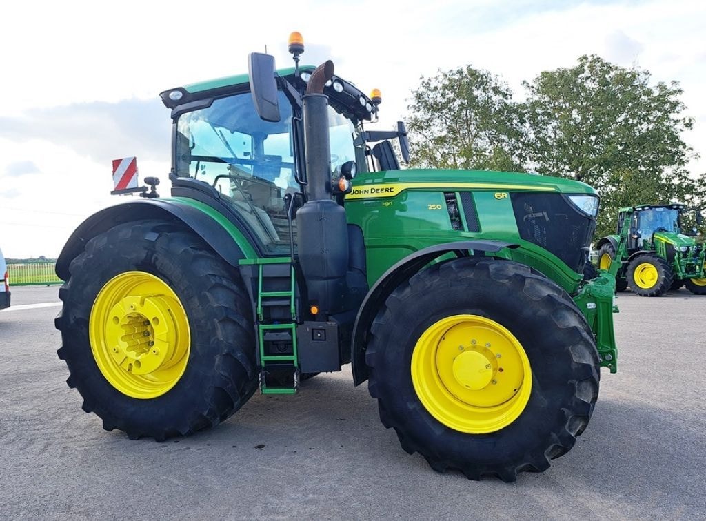 Tracteur JOHN DEERE 6R 250 - photo slide 2