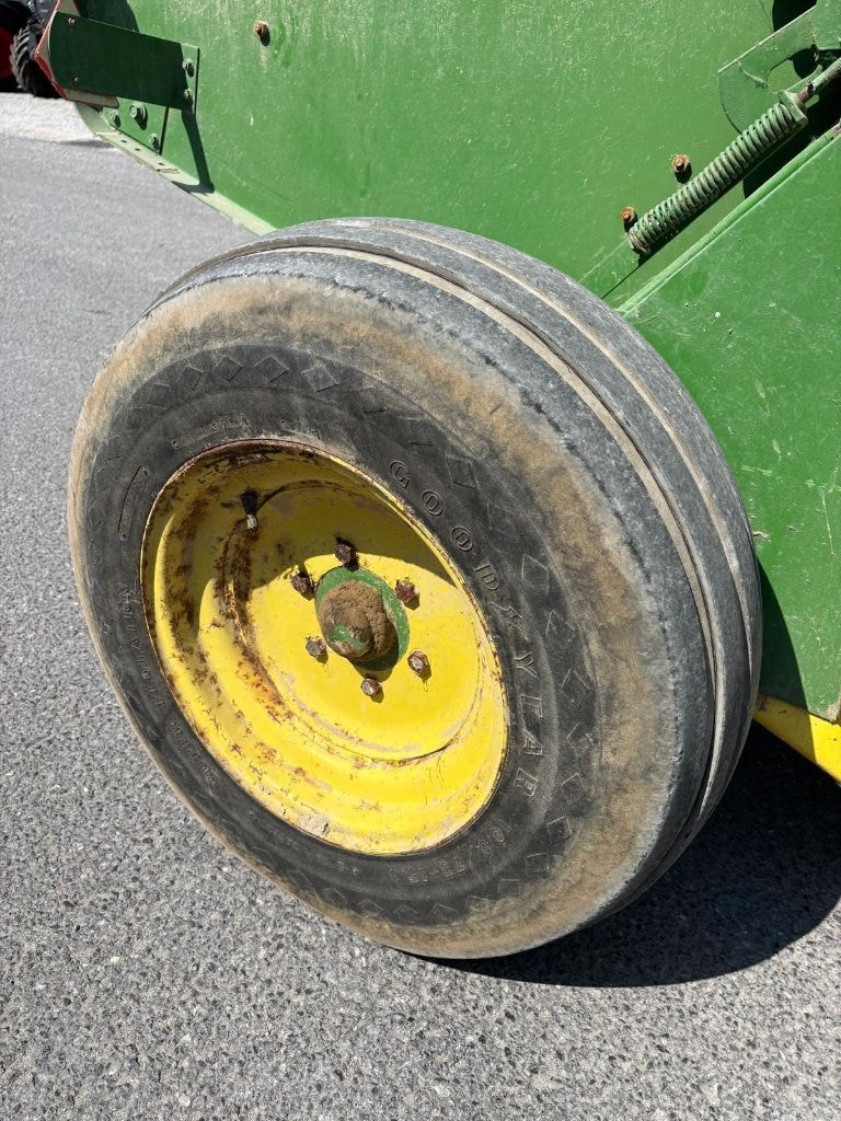 Presse balles rondes JOHN DEERE 550 - photo slide 26