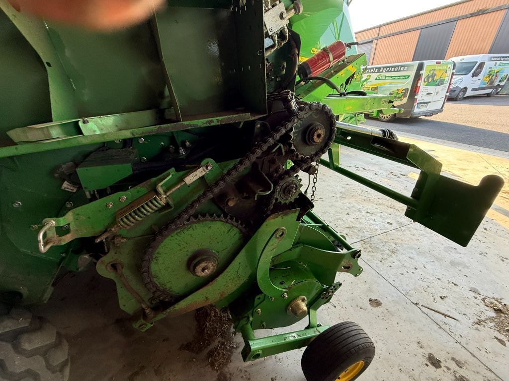 Presse balles rondes JOHN DEERE V461m - photo slide 13