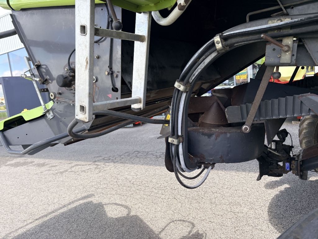 Moissonneuse CLAAS LEXION 550 2RM - photo slide 9