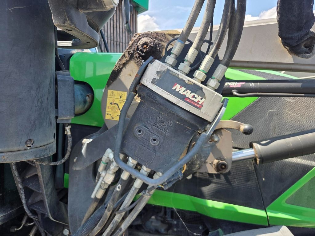 Tracteur chargeur DEUTZ FAHR 6120 TTV - photo slide 30