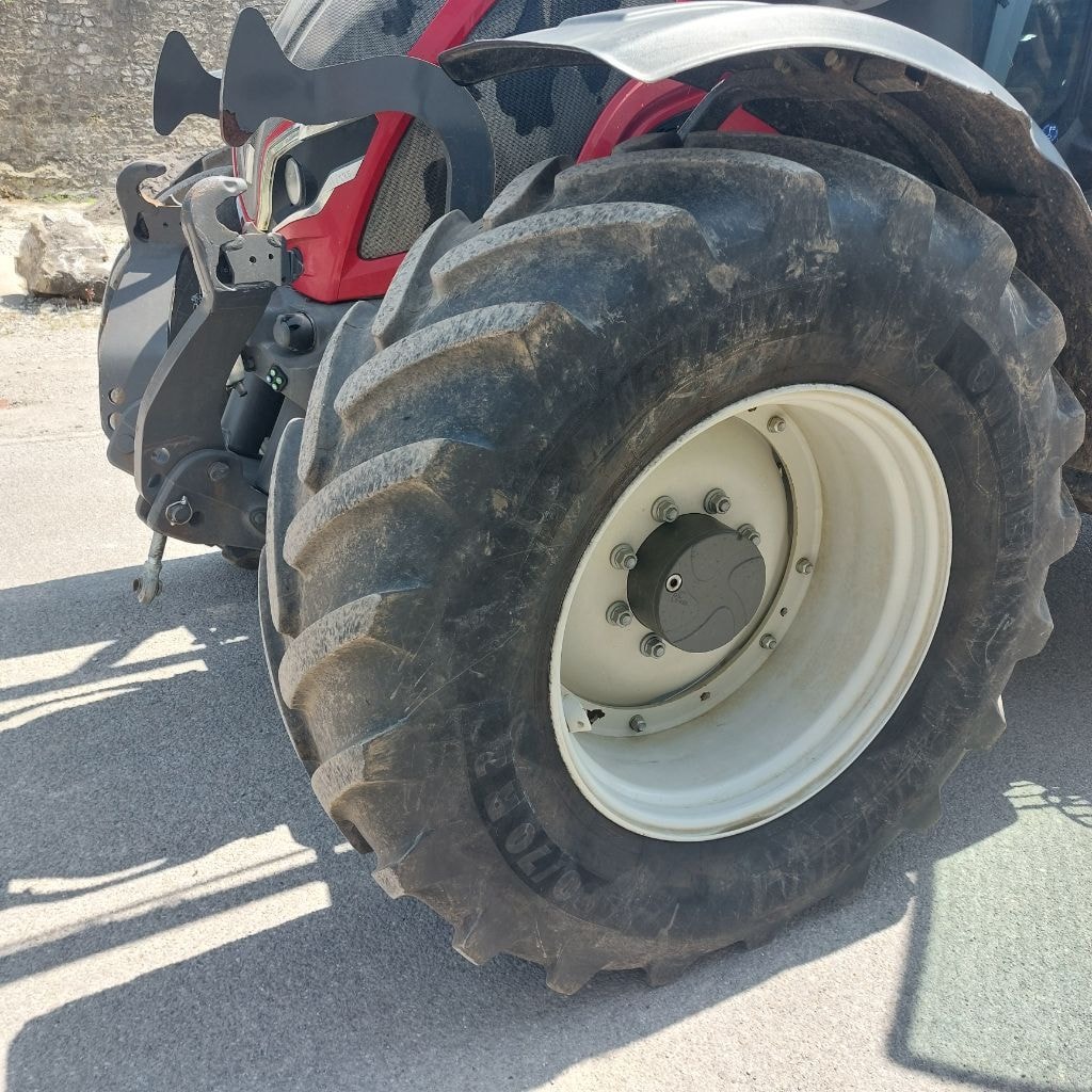 Tracteur chargeur VALTRA N135 - photo slide 12