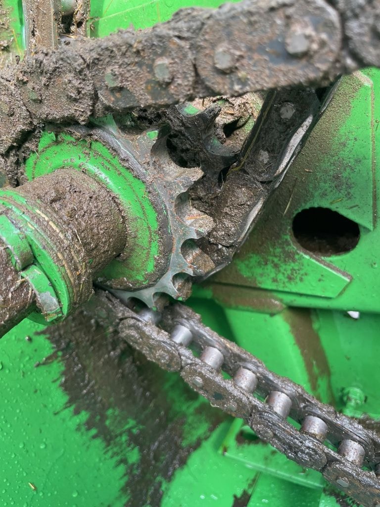 Presse balles rondes JOHN DEERE 572 - photo slide 12