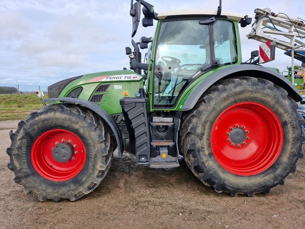 Tracteur FENDT 718 VARIO POWER - photo slide 2