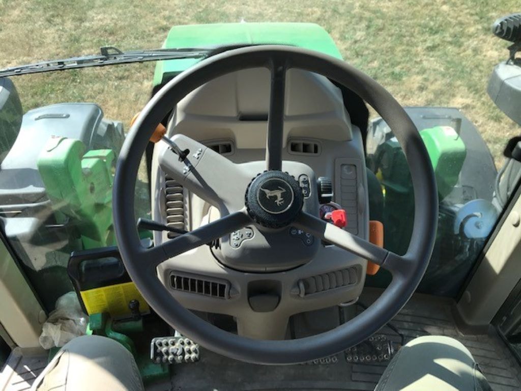 Tracteur chargeur JOHN DEERE 6110 M COMMANDQUAD  - photo slide 10