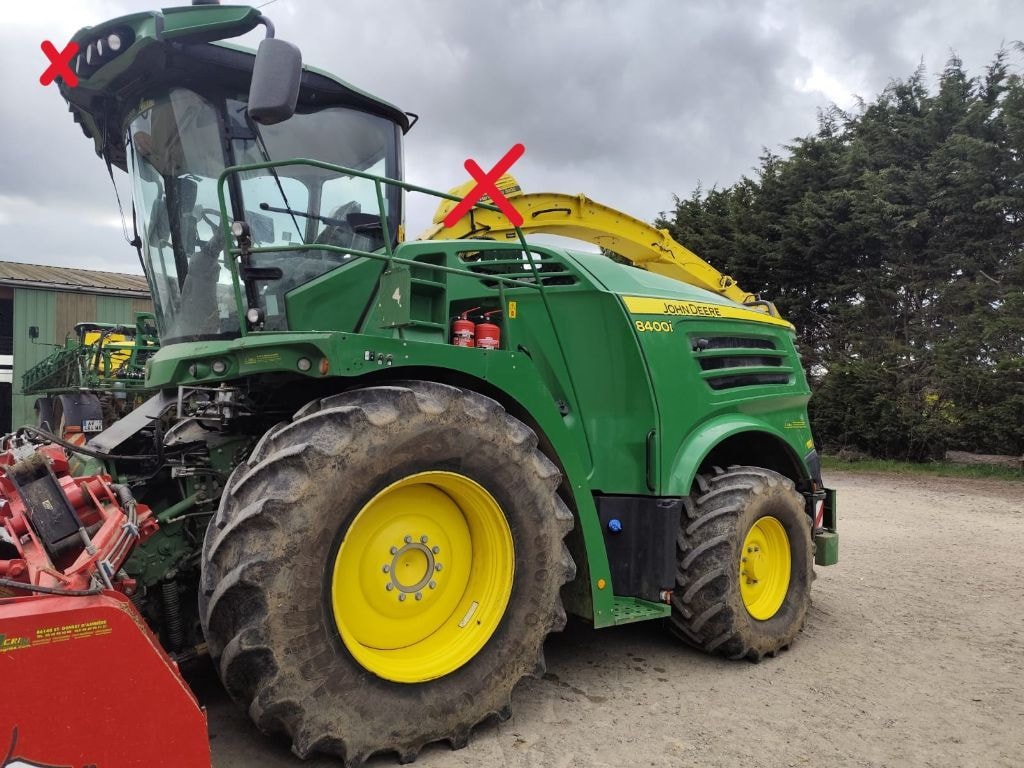 Ensileuse JOHN DEERE 8400i - photo slide 1