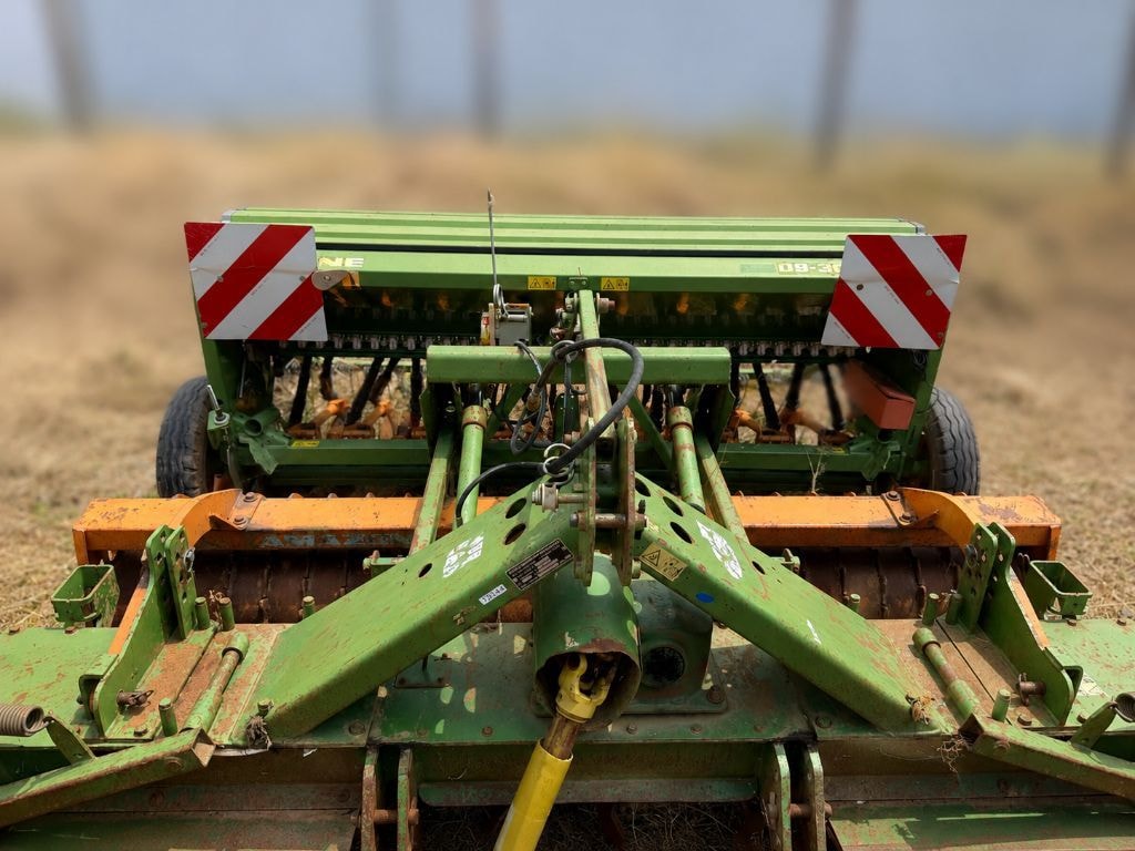 Combine de Semis AMAZONE KE 303 + D9.30 spécial - photo slide 1