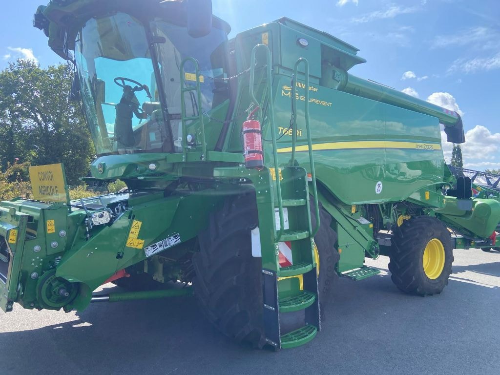 Moissonneuse JOHN DEERE T660HM - photo slide 1