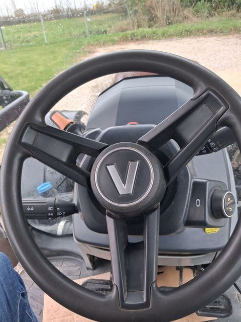Tracteur VALTRA T175 A - photo slide 16
