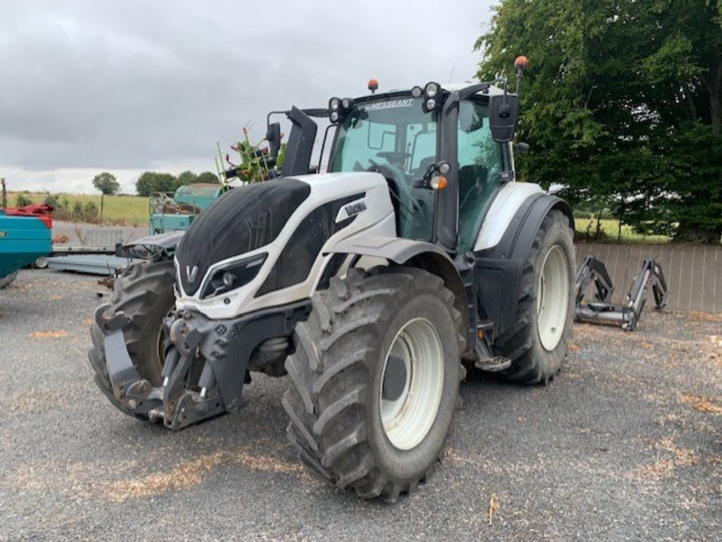 Tracteur VALTRA T214D - photo slide 2