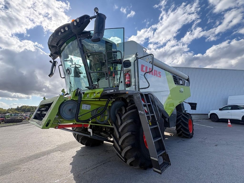 Moissonneuse CLAAS TRION 730 - photo slide 3