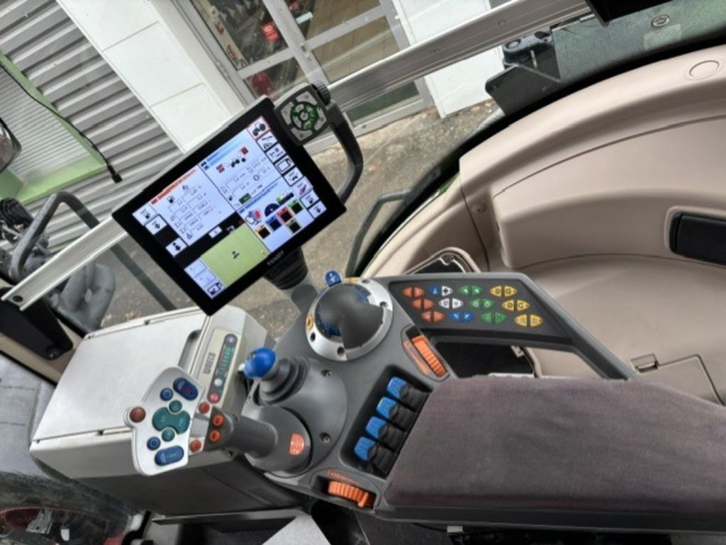 Tracteur FENDT 824 VARIO PROFI + - photo slide 6
