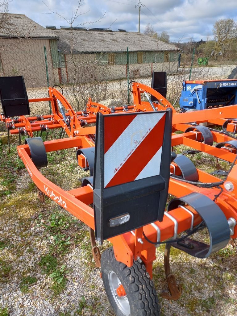 Dechaumeur KUBOTA CU 1300 - photo slide 8