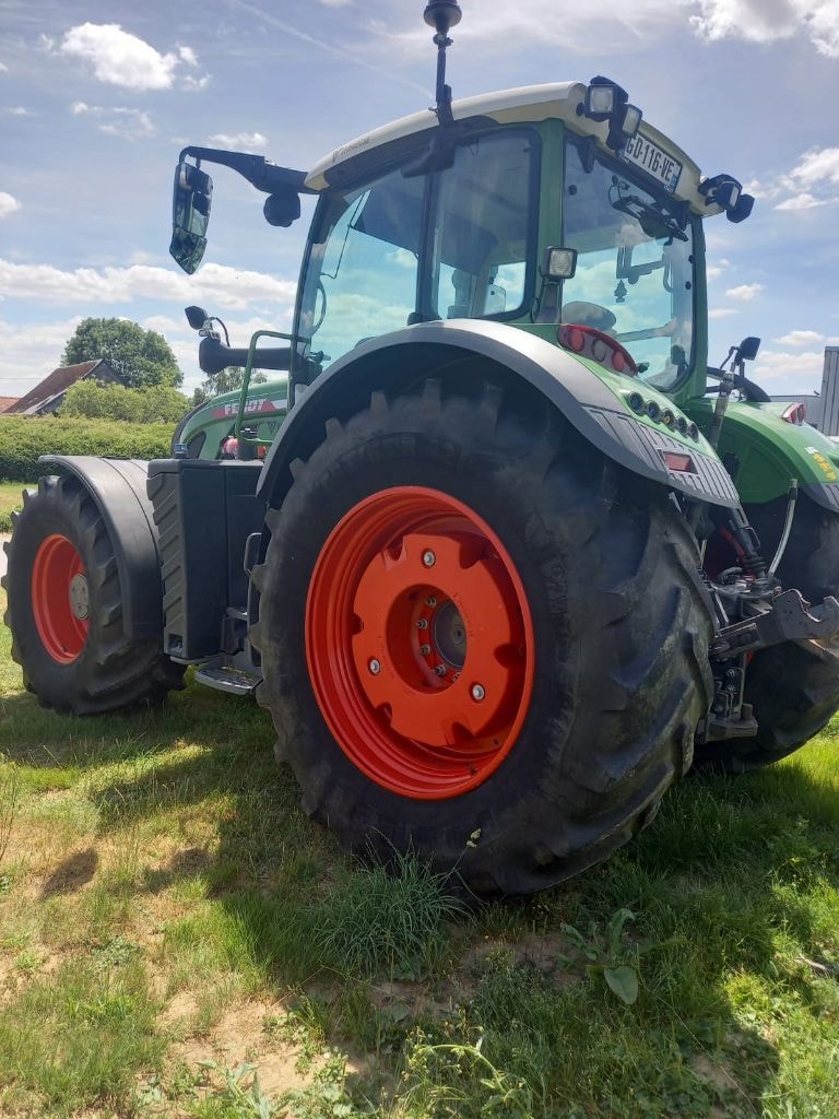 Tracteur FENDT 724 VARIO POWER + - photo slide 3