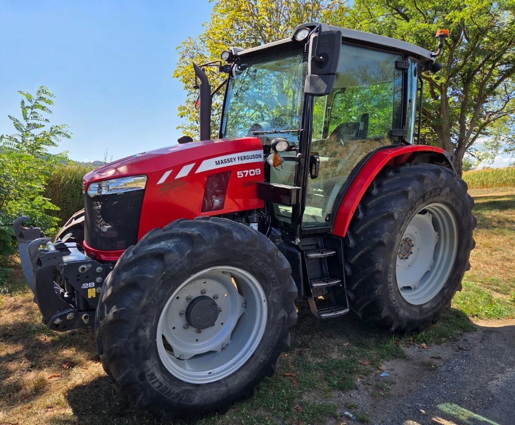 Tracteur MASSEY FERGUSON 5709 ESSENTIAL DYNA-4 - photo slide 2