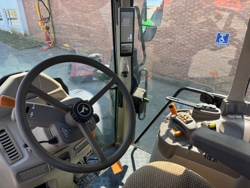 Tracteur JOHN DEERE 6110M - photo slide 9