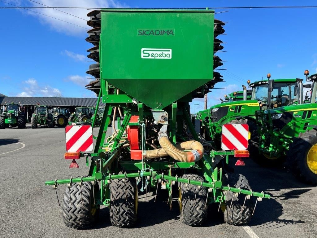 Semoir simplifié JOHN DEERE 750A - photo slide 6