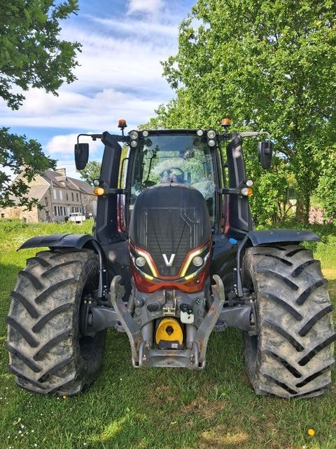 Tracteur VALTRA T215 - photo slide 2