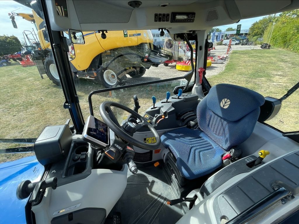 Tracteur fruitier NEW HOLLAND T4.90F - photo slide 12