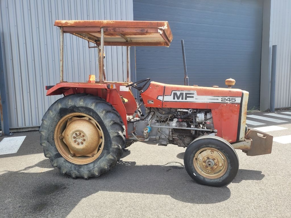 Tracteur MASSEY FERGUSON 245 - photo slide 5