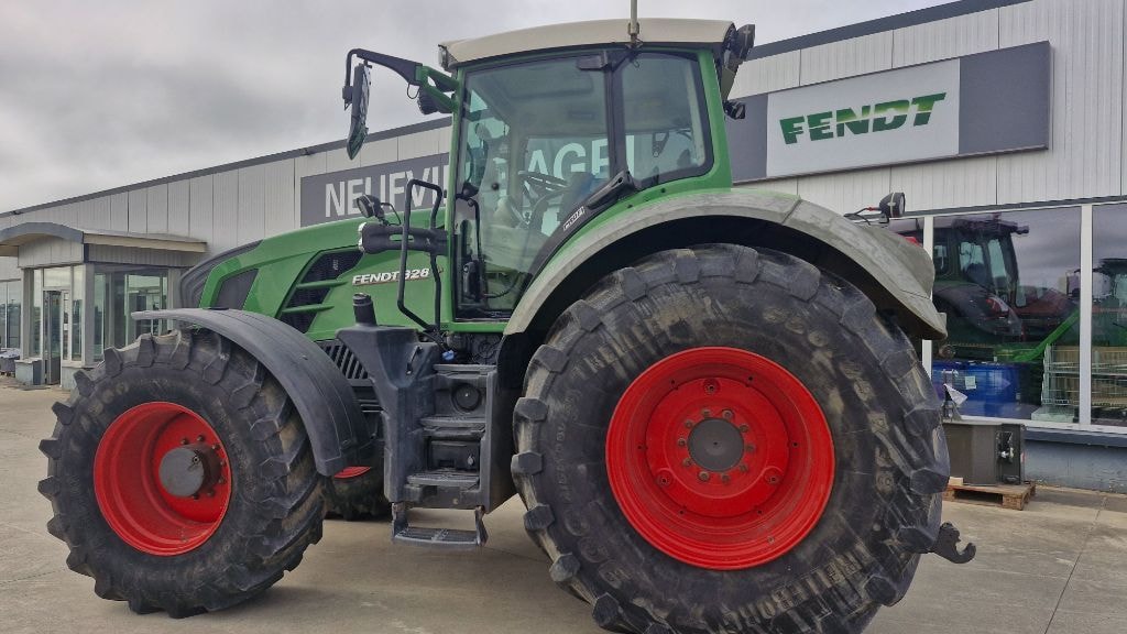 Tracteur FENDT 828 VARIO PROFI - photo slide 2