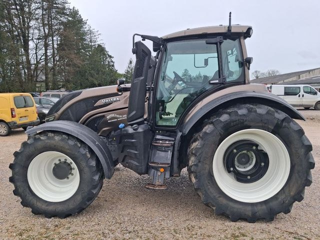 Tracteur VALTRA T174 - photo slide 9