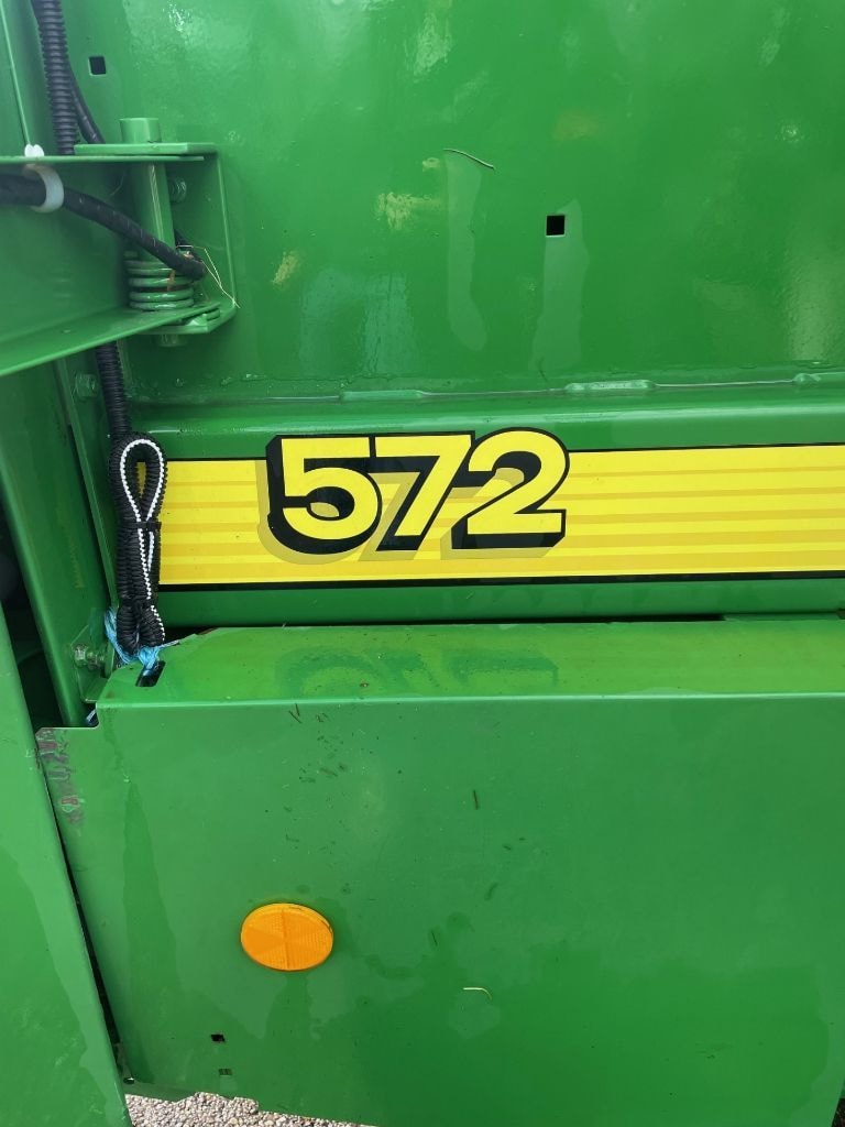 Presse balles rondes JOHN DEERE 572 - photo slide 19